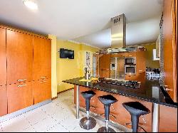 outstanding Waterfront Luxury