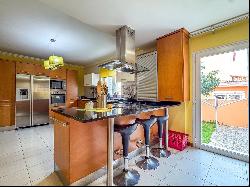 outstanding Waterfront Luxury