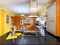 outstanding Waterfront Luxury