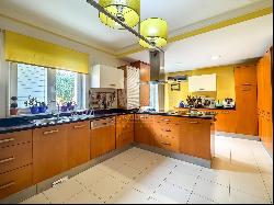 outstanding Waterfront Luxury