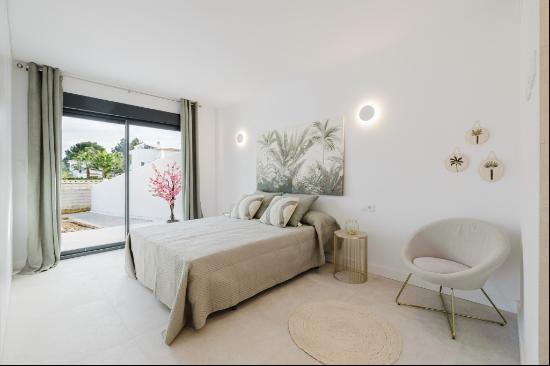 Flat with 1 Bedroom and 1 Bathroom in Residencial Montgó, Denia, Dénia 03700