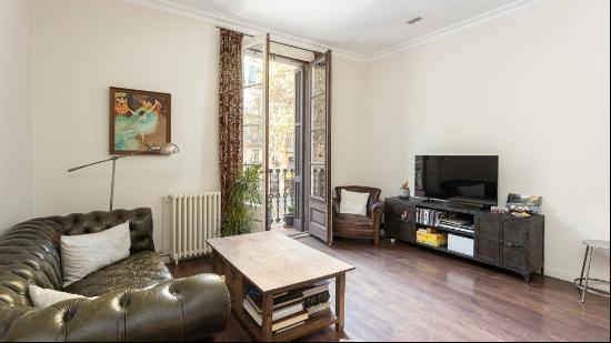 COSY FLAT WITH TERRACE IN EIXAMPLE-SANT ANTONI, Barcelona 08150