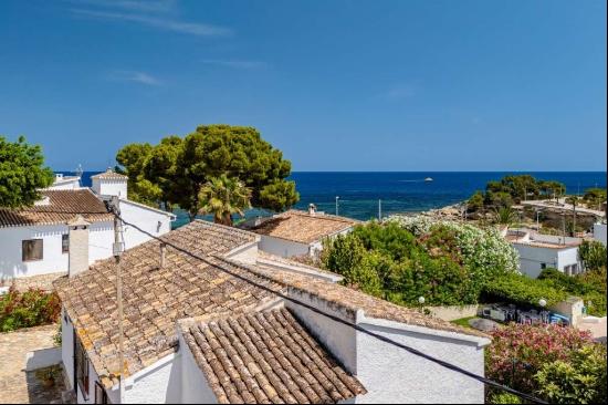 Beachfront House for Renovation in Calpe – Playa de la Fossa, Calpe 03710