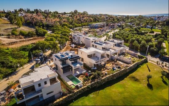 Villa for sale in Málaga, Estepona, New Golden Mile, Estepona 29680