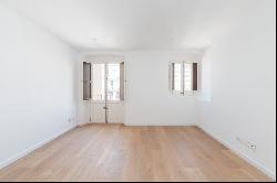 BRAND NEW DESIGN FLAT IN A REFURBISHED HISTORIC ESTATE, Barcelona 08002
