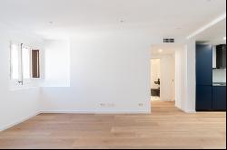 BRAND NEW DESIGN FLAT IN A REFURBISHED HISTORIC ESTATE, Barcelona 08002