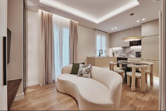 Beautiful flat, two bedrooms, interior, very bright, brand new r, Madrid 28001