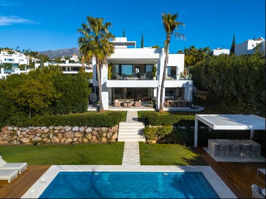 Villa for sale in Málaga, Marbella, Los Olivos, Marbella 29660