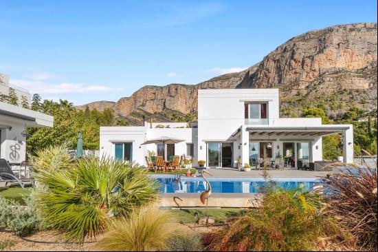 Modern Mediterranean villa with pool, jacuzzi and Montgó views i, Jávea 03730