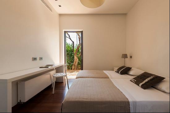 The Azure Perimeter Estate: An Architectural Masterpiece in Akrata