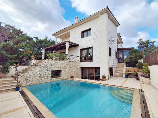 Luxury Redefined: 720sqm of Masterful Design in Prestigious Kifisia