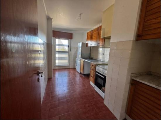 2-bedroom apartment in Alcabideche – Great location with high potential!