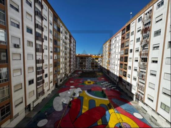 2-bedroom apartment in Queluz with high potential – ideal for investment or living!