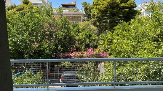  78 sq.m. apartment located in the Varkiza area