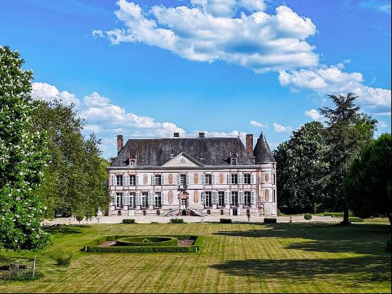 Elegant Louis XIII Château In Excellent Condition On 158 Ha Of Land 1 Hour 20 Minutes From Paris - 317