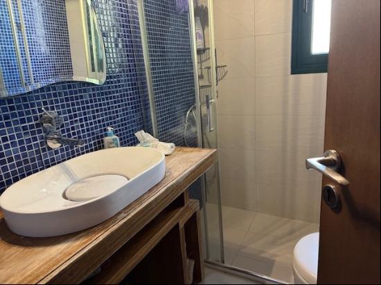 Sea-View Villa with Private Pool & 2 Independent Apartments in Porto Rafti ID: 2279922