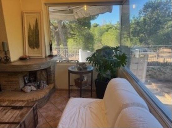 Charming 2-Bed Garden Maisonette in the Heart of Vouliagmeni ID: 1095363