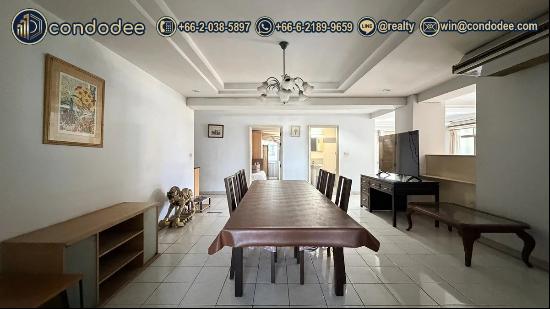 Spacious 3-Bedroom Condo at Royal Castle 39