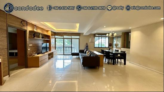 Large Condo BTS Phrom Phong – Spacious Living in Bangkok
