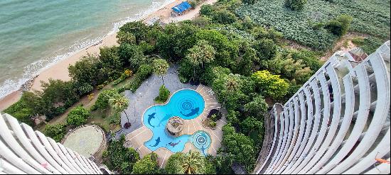 Condo with outstanding beach view and large pool 