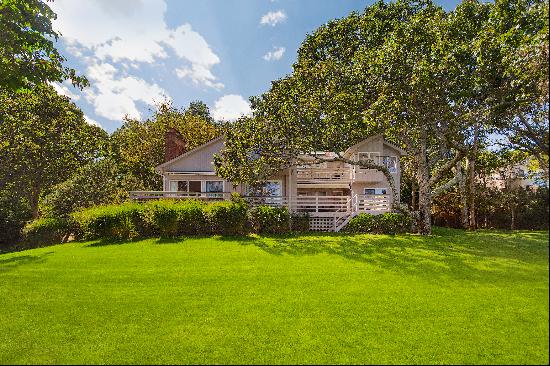 Private Retreat on Gardiner's Bay