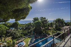 Beautiful villa with magnificent sea views in prestigious urbanization