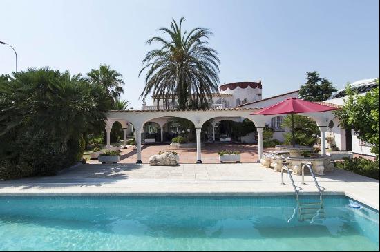 Centrally house with 30m mooring in Empuriabrava