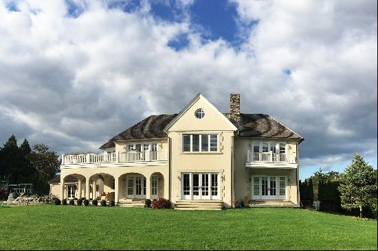 Elegant Villa Near the Ocean 