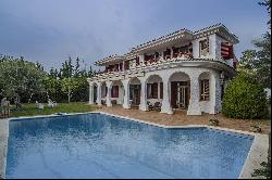 Villa near the sea in the luxurious urbanization of Can Teixido in Alella