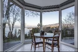 Luxury property, unobstructed views and unique location !